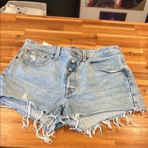✨ FLASH SALE $12 ✨Levi's Blue Jean Shorts Distressed Frayed Hem